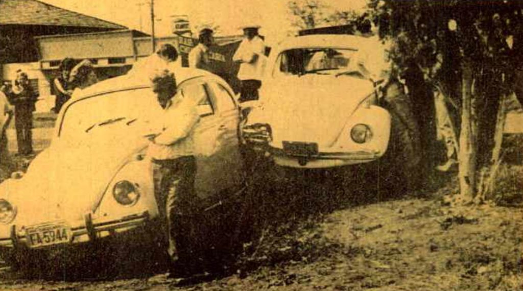 Colisão entre dois fuscas na BR 277 